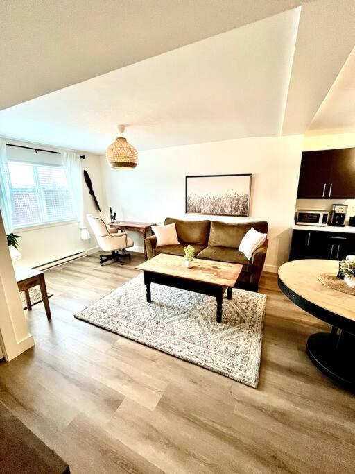 Cozy Lakeview Suite Victoria Exterior foto