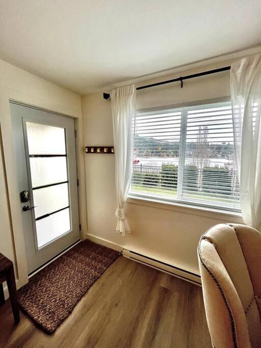 Cozy Lakeview Suite Victoria Exterior foto