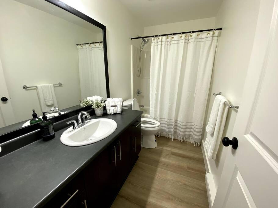 Cozy Lakeview Suite Victoria Exterior foto